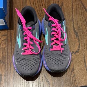 Brooks Black Sneakers with Pink and Blue Highlights